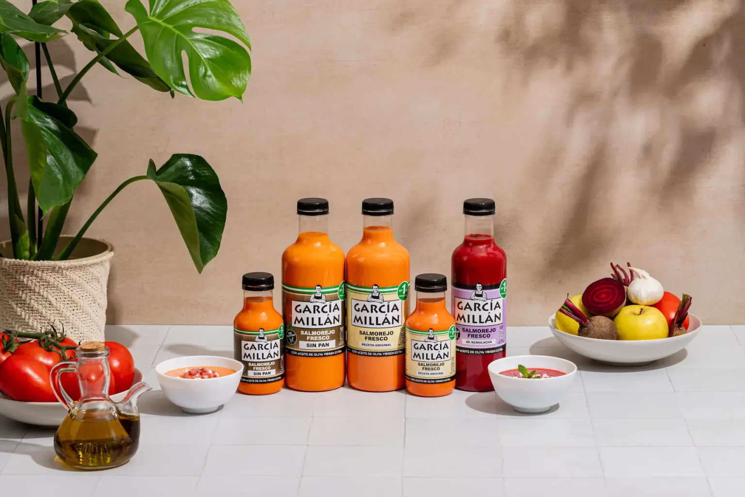 Salmorejo fresco García Millán en botellas, con variedades original, sin pan y de remolacha